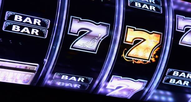 Koprok table interface on mewing88 showing player positions and hand display